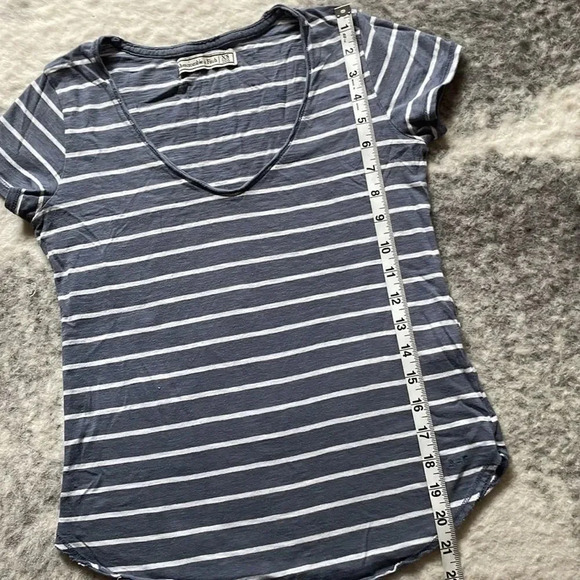 🔥4/$20 Abercrombie &  Fitch Striped T Shirt - Picture 6 of 9